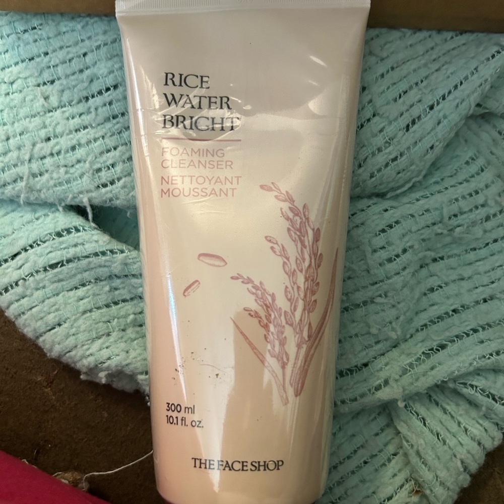 The Face Shop Rice Water Bright Foaming Cleanser